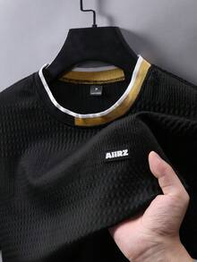 Manfinity Homme Camiseta de punto jacquard de unicolor con textura y ribete dorado acanalado para hombre - Negro - Ver 3