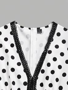 Hotletica Gaun Pendek Berlapis Ganda Berenda dengan Potongan V dan Detail Ruffle Motif Polkadot Dua Warna, Cocok untuk Liburan dan Pantai - Putih - View 3