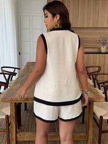 Weeklong Setelan Atasan Tanpa Lengan dan Celana Pendek Leher V Gaya Linen Beige Wanita Ukuran Plus Terbaru dengan Trim Kontras Hitam, Serbaguna untuk Pakaian Sehari-hari & Pantai - Aprikot - View 2