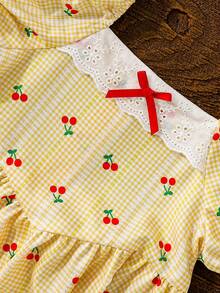 SHEIN Elladie kids 女童夏季新款方領泡泡短袖荷葉邊紅色對比腰部鬆緊帶前領口蕾絲蝴蝶結A字版型淡黃色格紋紅櫻桃田園學院風可愛甜美時尚公主洋裝 - 黃色 - 查看 9