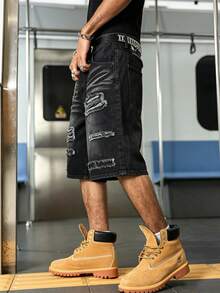 Manfinity EMRG Celana Pendek Denim Berumbai Gaya Jalanan Amerika Grunge Patchwork Hitam untuk Liburan Musim Panas - Hitam - View 4