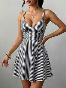 Breezaya Gaun Pendek Wanita Model A-Line Seksi Elegan dengan Kerah V dan Detail Kerutan di Pinggang, Terbuat dari Bahan Rajut dan Tali Bahu Tipis. - Hitam dan Putih - View 3