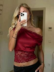 SHEIN SXY 酒紅色優雅蕾絲拼接單肩領口上衣 - 酒紅色 - 查看 3