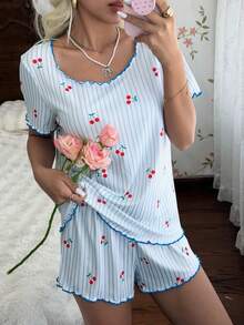 CottageSlumber Conjunto de pijama casual y romántico para mujer con top de manga corta de punto acanalado con cuello redondo, ribete de volantes, rayas azules y estampado de cerezas, y shorts - Azul - Ver 6