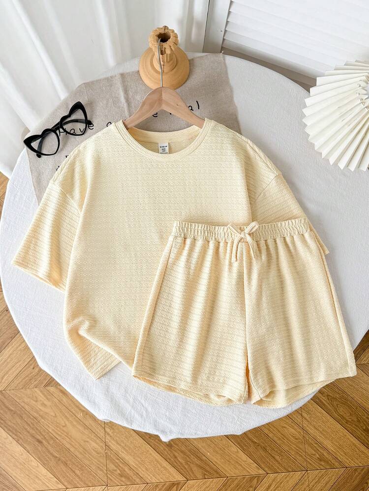SHEIN 青少年女孩休閒日常百搭舒適寬鬆圓領短袖T恤與短褲套裝 - 黃色 - 查看 1