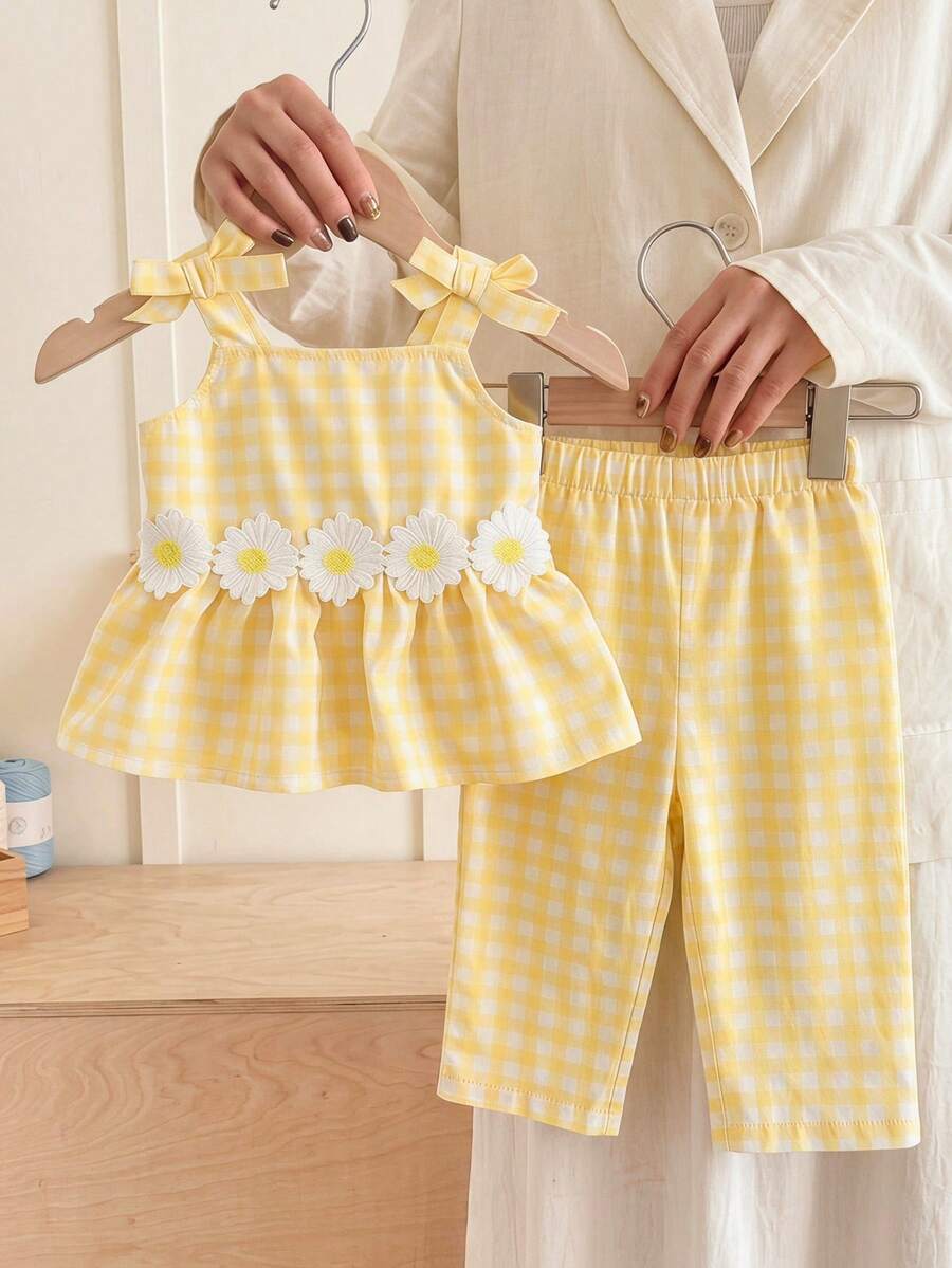 SHEIN 2件套女婴幼儿/新生儿0-3岁休闲日常可爱格子蝴蝶结雏菊印花吊带背心+短裤套装,春夏款 - 彩色 - 查看 1