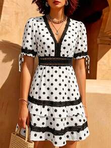 Hotletica Gaun Pendek Berlapis Ganda Berenda dengan Potongan V dan Detail Ruffle Motif Polkadot Dua Warna, Cocok untuk Liburan dan Pantai - Putih - View 7