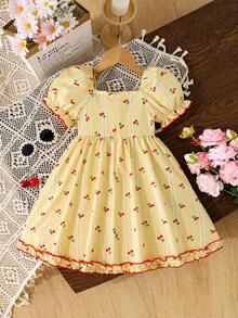 SHEIN Elladie kids 女童夏季新款方領泡泡短袖荷葉邊紅色對比腰部鬆緊帶前領口蕾絲蝴蝶結A字版型淡黃色格紋紅櫻桃田園學院風可愛甜美時尚公主洋裝 - 黃色 - 查看 3