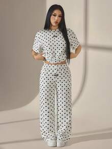SHEIN PETITE 2026女款春夏新款波點印花寬鬆版型T恤與長褲套裝，適合嬌小女性 - 黑與白 - 查看 10