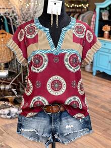 Linhara Áo sơ mi nữ size lớn phong cách Bohemian họa tiết hình học tay ngắn cổ chữ V, áo blouse rộng thoải mái phong cách vintage, cổ tương phản kiểu Pháp, đi biển nghỉ dưỡng, đi làm, đi chơi hàng ngày, áo mặc đa năng - Màu Đỏ Sâu - Xem 1