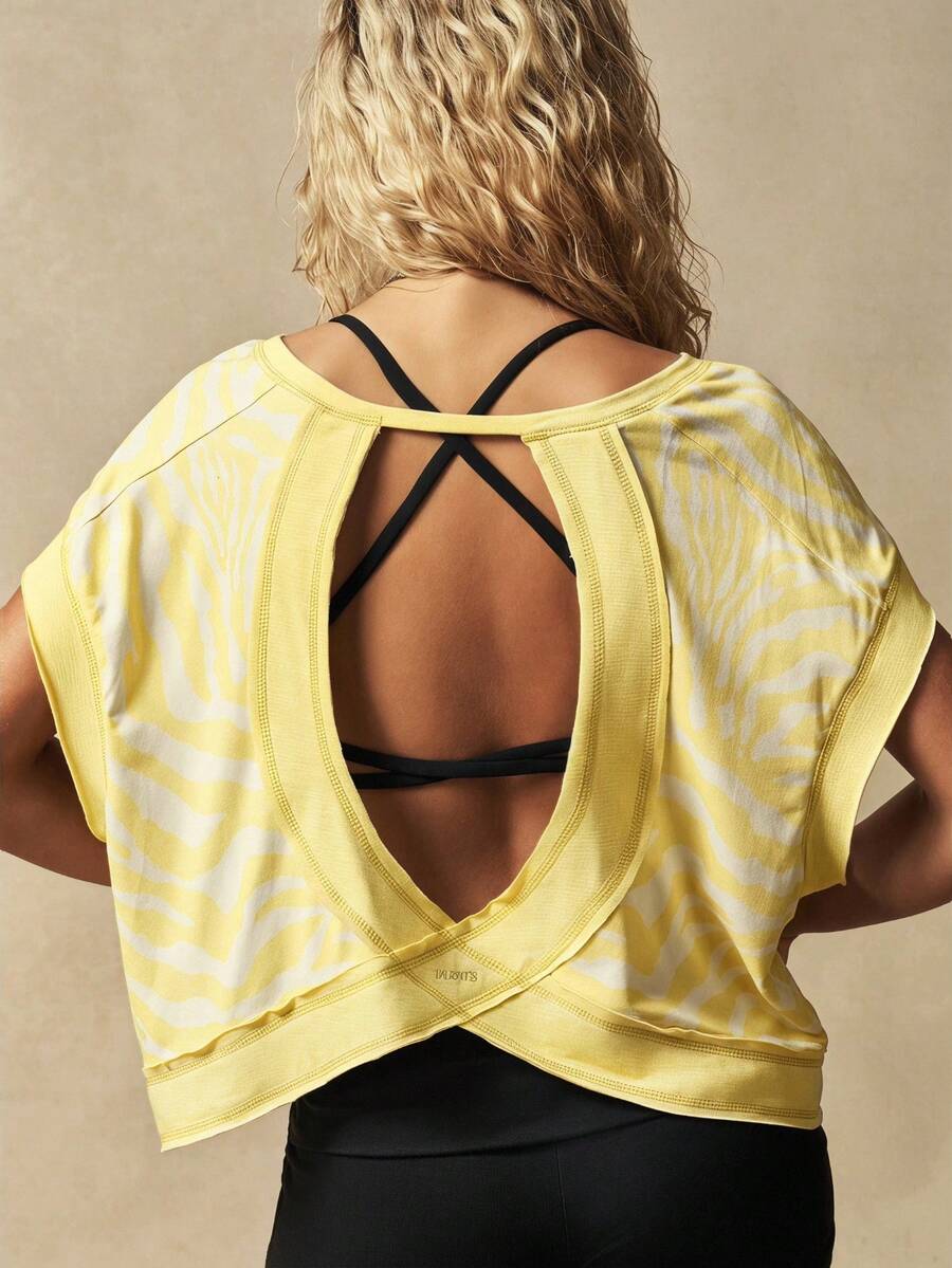 VARSIVA Women's Dual-Color Geometric Pattern Random Print Backless Loose Short Athletic T-Shirt - Multicolor - View 1