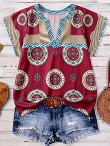 Linhara Áo sơ mi nữ size lớn phong cách Bohemian họa tiết hình học tay ngắn cổ chữ V, áo blouse rộng thoải mái phong cách vintage, cổ tương phản kiểu Pháp, đi biển nghỉ dưỡng, đi làm, đi chơi hàng ngày, áo mặc đa năng - Màu Đỏ Sâu - Xem 3