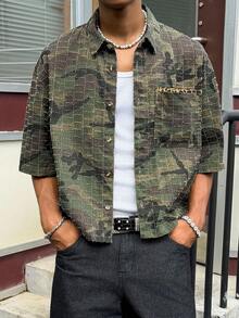Manfinity EMRG Camisa de manga corta casual y holgada de mezclilla con estampado de camuflaje de ganchillo, moda callejera para hombres - Verde militar - Ver 5