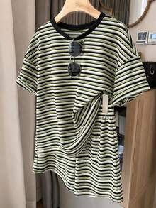 SHEIN 青少年女孩萊姆綠條紋上衣與短褲2件式休閒套裝，夏季度假通勤穿搭，對比條紋印花寬鬆版型T恤套裝 - 綠色 - 查看 4
