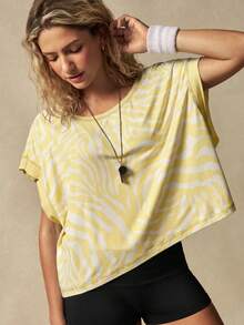 VARSIVA Women's Dual-Color Geometric Pattern Random Print Backless Loose Short Athletic T-Shirt - Multicolor - View 2