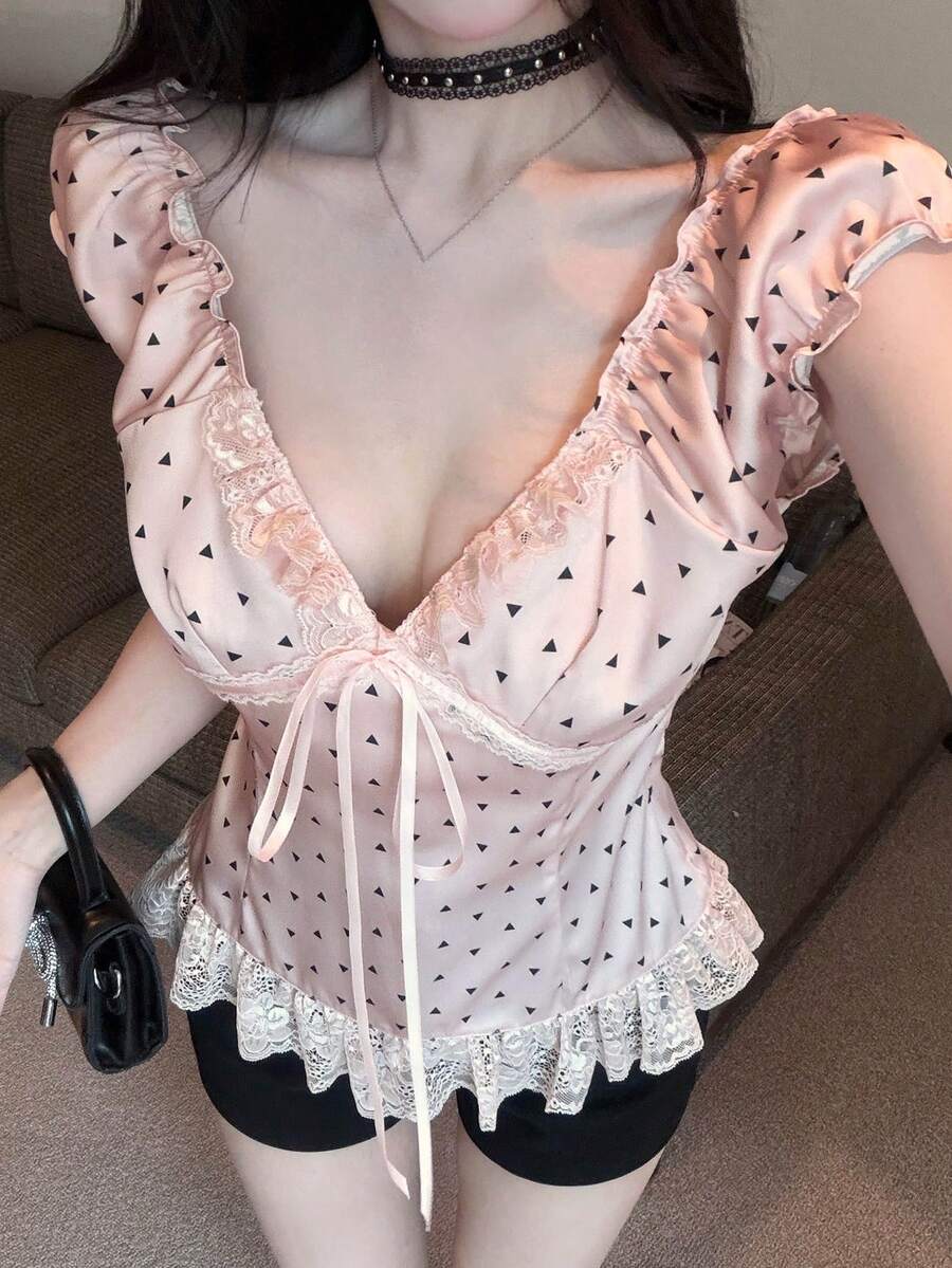 DAZY 春夏鏤空蕾絲拼接圓點滿版印花粉色套頭上衣 蝴蝶結繫帶優雅短袖女款襯衫 適合婚禮宴會 - 粉色 - 查看 1