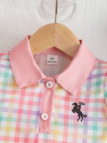 SHEIN 女嬰休閒彩色小格紋數位印花 Polo 領紋理針織鈕扣前襟可愛澎澎公主袖洋裝，適合夏季日常休閒度假街頭穿搭 - 粉色 - 查看 7