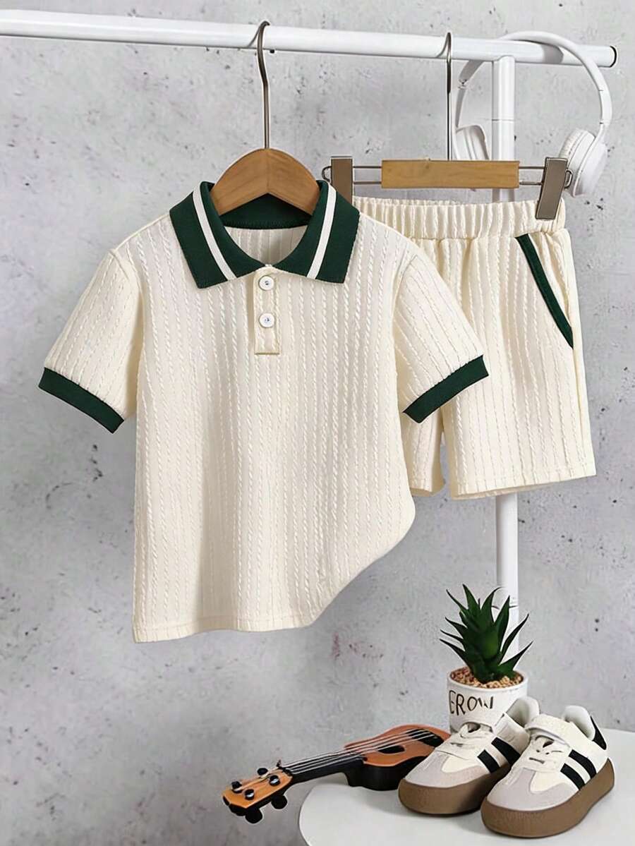 SHEIN 2件組小男孩紋理布料POLO領上衣與長褲,對比色POLO領打造層次感,精湛工藝,新設計簡約時尚,展現男孩個性魅力,適合日常休閒與校園穿著,滿足4-7歲兒童夏季度假、假期、旅行、放鬆、曬太陽的穿衣需求 - 綠色 - 查看 1