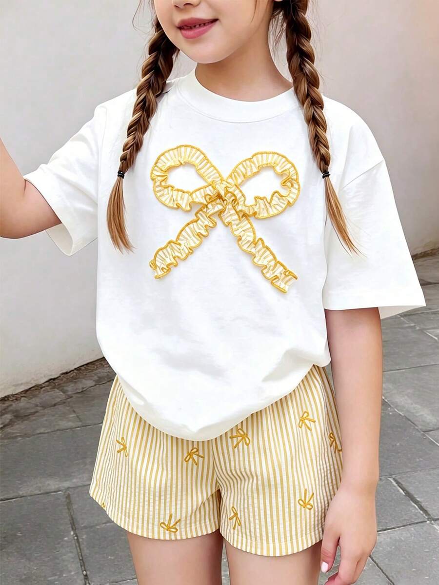 Sparklyn 2件組青少年女孩夏季套裝 - 白色寬鬆版型短袖圓領T恤配蝴蝶結裝飾 + 寬鬆條紋蝴蝶結短褲，可愛甜美花卉印花與蝴蝶結點綴，適合日常穿著與戶外玩樂 - 黃色 - 查看 1