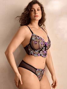 Charlaine 2pcs Plus Size Women Contrast Color Embroidered Sexy Lingerie Set - Black - View 6