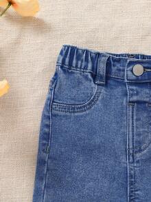 SHEIN Pantalones de mezclilla azul casuales y de moda con pierna recta y banda de cintura con botón para bebé niña, jeans lindos para ropa de regreso a la escuela en otoño, ropa de otoño para bebé niña - Azul lavado oscuro - Ver 6