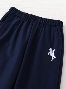 SHEIN 2件組小男孩休閒 Polo 衫套裝，上衣拼色拼接織標設計，褲子錐形腿剪裁，夏秋白色生日花童造型 - 彩色 - 查看 7