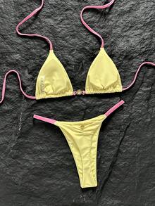 Swim Mod 女款春夏新款防曬金屬裝飾純色V領掛脖露背三角比基尼上衣性感丁字褲比基尼下裝2件式泳衣套裝 - 黃色 - 查看 2