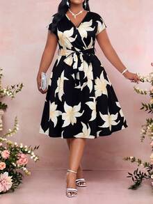 SHEIN Lady CURVE Plus Size Women's Floral Print Overlap V-Neck Elegant Vacation Dress - Multicolor - View 5