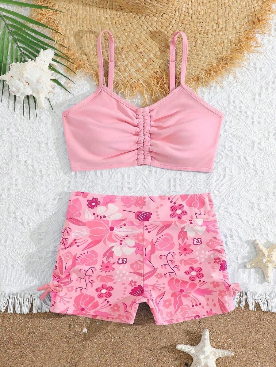 SHEIN 青少年女孩比基尼套裝,青少年女孩泳衣套裝,休閒度假風,紫色熱帶花卉印花泳衣,針織面料,胸前褶皺設計,褲子兩側蝴蝶結裝飾,純色肩帶上衣搭配印花短褲,時尚休閒精緻華麗淑女風,適合游泳、夏季度假、海灘、海邊、游泳池、夏季派對、休閒度假 - 粉色 - 查看 1
