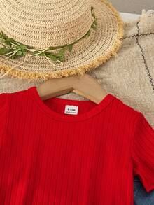 SHEIN Vintaside Kids 2件套女童休闲可爱纯色短袖上衣和花卉刺绣牛仔背带裤套装，适合春夏日常穿着 - 紅色 - 查看 4