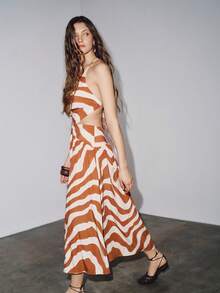 MOTF PREMIUM VESTIDO MIDI ASIMÉTRICO DE HOMBRO VACÍO CON ESPALDA DESCUBIERTA Y RAYAS, PRIMAVERA/VERANO - Color caoba - Ver 7