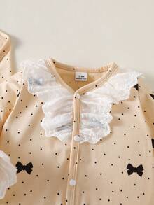 SHEIN Juego de regalo de 6 piezas para bebé recién nacida, estilo dulce y lindo con estampado de lazo, encaje & lunares, mameluco de cuello redondo de manga larga + gorro + babero + diadema con lazo + manoplas + manta, tela de punto transpirable, conjunto de ropa de primavera/otoño - Albaricoque - Ver 5