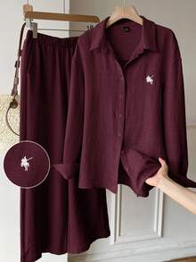 SHEIN EZwear 酒紅色編織騎士刺繡長袖襯衫與長褲休閒套裝 - 酒紅色 - 查看 7