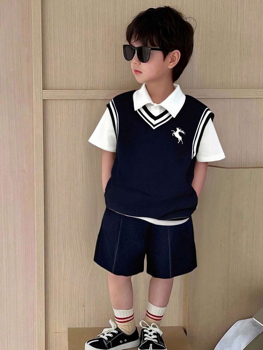 SHEIN 3件套男童舒适百搭日常休闲时尚学院风撞色拼接藏蓝色背心短裤搭配白色针织Polo衫，适合春夏季节、日常生活、运动、校园活动、聚会、节日庆典、演出、摄影、返校季等场合。