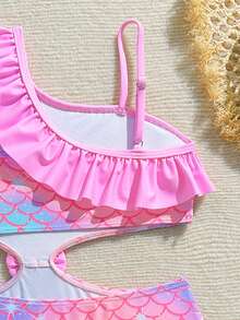 SHEIN Young Girl Fish Scale Pattern Pleated Bow Decor One-Piece Swimsuit, Pink Ruffle Trim One-Shoulder Design, Suitable For Beach Vacation, Pool Party, Beach Party - Pink - View 4