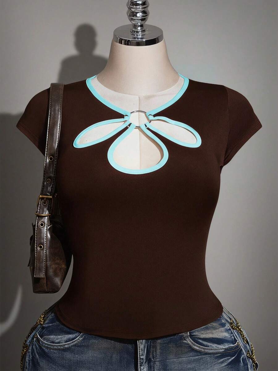 SHEIN ICON Atasan Rajut Gaya Cina Y2K Ukuran Besar, Atasan Gaya Cina dengan Potongan Leher Bentuk Tetesan Air dan Warna Kontras, Atasan dengan Potongan Leher Bentuk Bunga dan Warna Kontras - Coklat - View 1