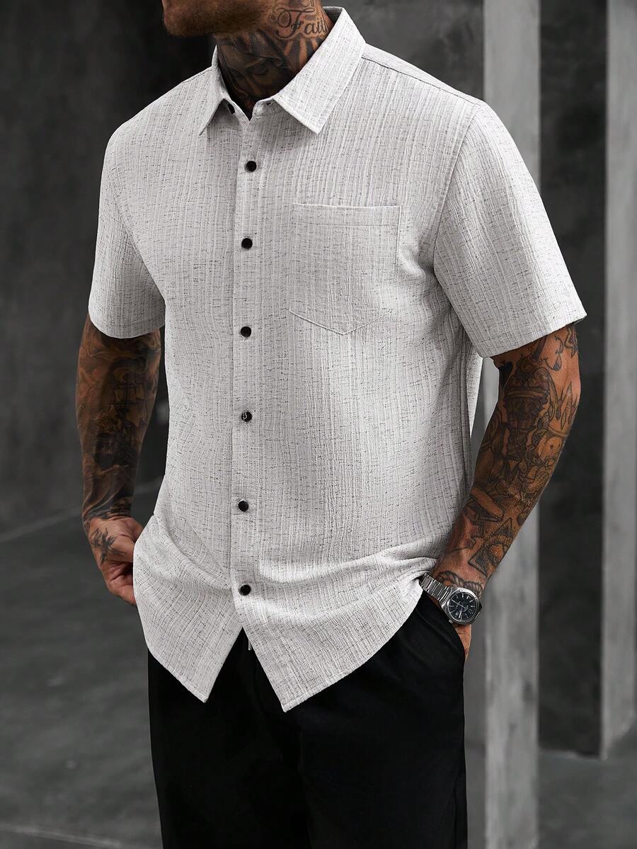 Manfinity CasualCool Bộ 2 món nam dáng rộng, áo sơ mi ngắn tay vân nổi + quần dài dây rút, set đồ thường ngày phong cách Cityboy Gen Z - Màu Khaki - Xem 1