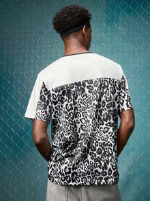 EVRINFINITE Top estampada digital de hombre con elemento de estrella y estampado de leopardo vintage de la calle - Multicolor - Ver 2