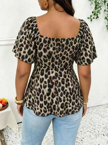 SHEIN Frenchy Kaos Wanita Gaya Bohemian Kasual Ukuran Plus Vintage untuk Liburan Musim Semi/Panas di Pantai, Motif Leopard Warna Beige, Model Bahu Terbuka dengan Tali Serut, Cocok untuk Hari Ibu. - Coklat - View 3