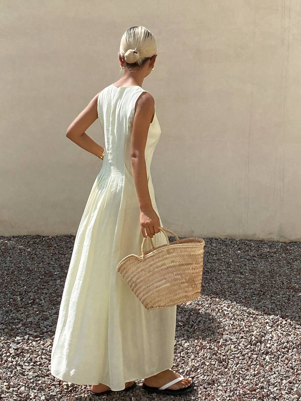Solid Color Fitted Waist Pleated Round Neck Sleeveless Elegant Vacation Summer Dress For Women Sundress