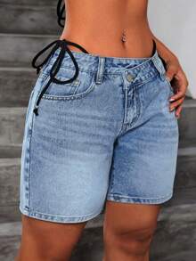 Slaydiva Plus Size Women Casual Asymmetric Waist Pockets Denim Shorts - Light Wash - View 3