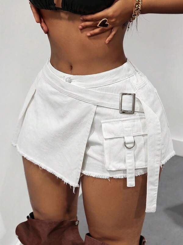 Slaydiva Plus Size Women's Solid Color Metal Decor Strap Detail Denim Cargo Skort