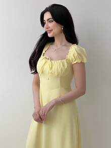 Yasmeen Edit Yasmeen Edit PoPoHouse 女士优雅连衣裙，纯色波西米亚度假风，低领露肩设计，后背系带细节，打造休闲宽松的沙滩裙造型，适合春夏及各种场合。 - 黃色 - 查看 3