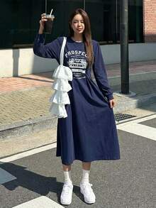 DAZY 春夏秋圓領長袖海軍藍與白色棉布字母建築印花女款中長洋裝 校園休閒學院風早午餐 - 藏蓝色 - 查看 5
