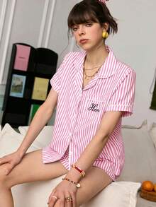 Chillnights 女款休閒簡約條紋字母 Hers 情侶風翻領鈕扣針織兩件式睡衣套裝 - 粉色 - 查看 6