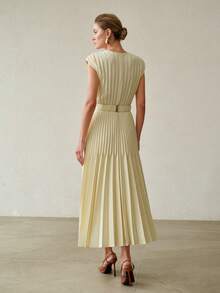 MOTF PREMIUM SPRING/SUMMER ELEGANT METAL BUCKLE BELTED PLEATED DRESS - Yellow - View 4