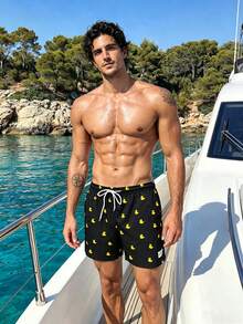 Manfinity Swimmode 男士小黃鴨印花沙灘短褲 - 黑色 - 查看 6