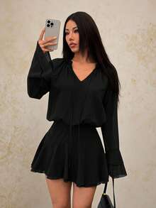 SHEIN PETITE 巧克力色荷葉邊繫帶領長袖滑冰裙迷你洋裝 – 波西米亞秋季時尚、荷葉邊袖洋裝、繫帶領洋裝、長袖迷你洋裝、波西米亞秋季穿搭、女款滑冰裙、棕色秋季時尚、搭配及膝靴洋裝、女款度假休閒純色喇叭袖短洋裝 - 黑色 - 查看 7