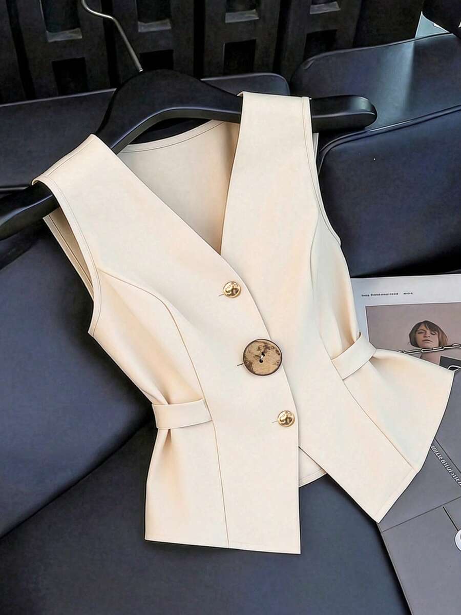 SHEIN Clasi CURVE 大尺碼女款米色V領無袖背心 單排扣收腰 正式商務休閒西裝風 通勤優雅辦公室上衣 夏季 - 杏色 - 查看 1