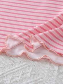 SHEIN Playful Pals 韓式甜美女童T恤短褲套裝，荷葉邊裝飾、飛袖、蝴蝶印花、條紋、小雛菊、花卉圖案，柔軟夏季百搭女嬰套裝，多色可選 - 粉色 - 查看 7